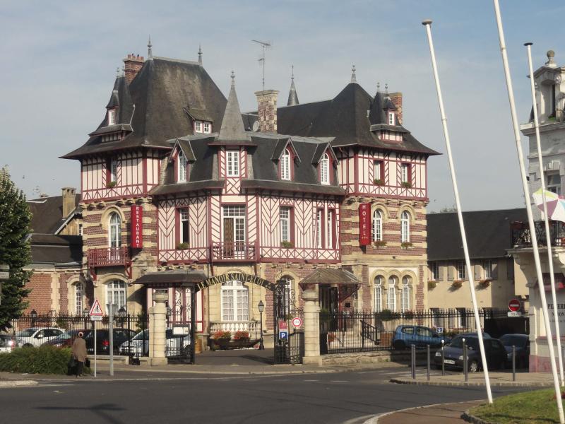 Photo 2 - Noyon, Oise (60400)