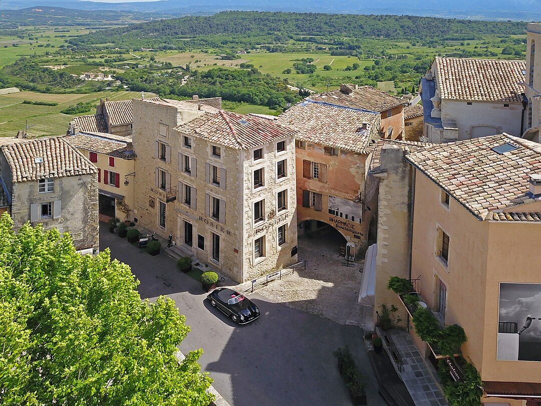 Photo 2 — Gordes, Vaucluse (84220)