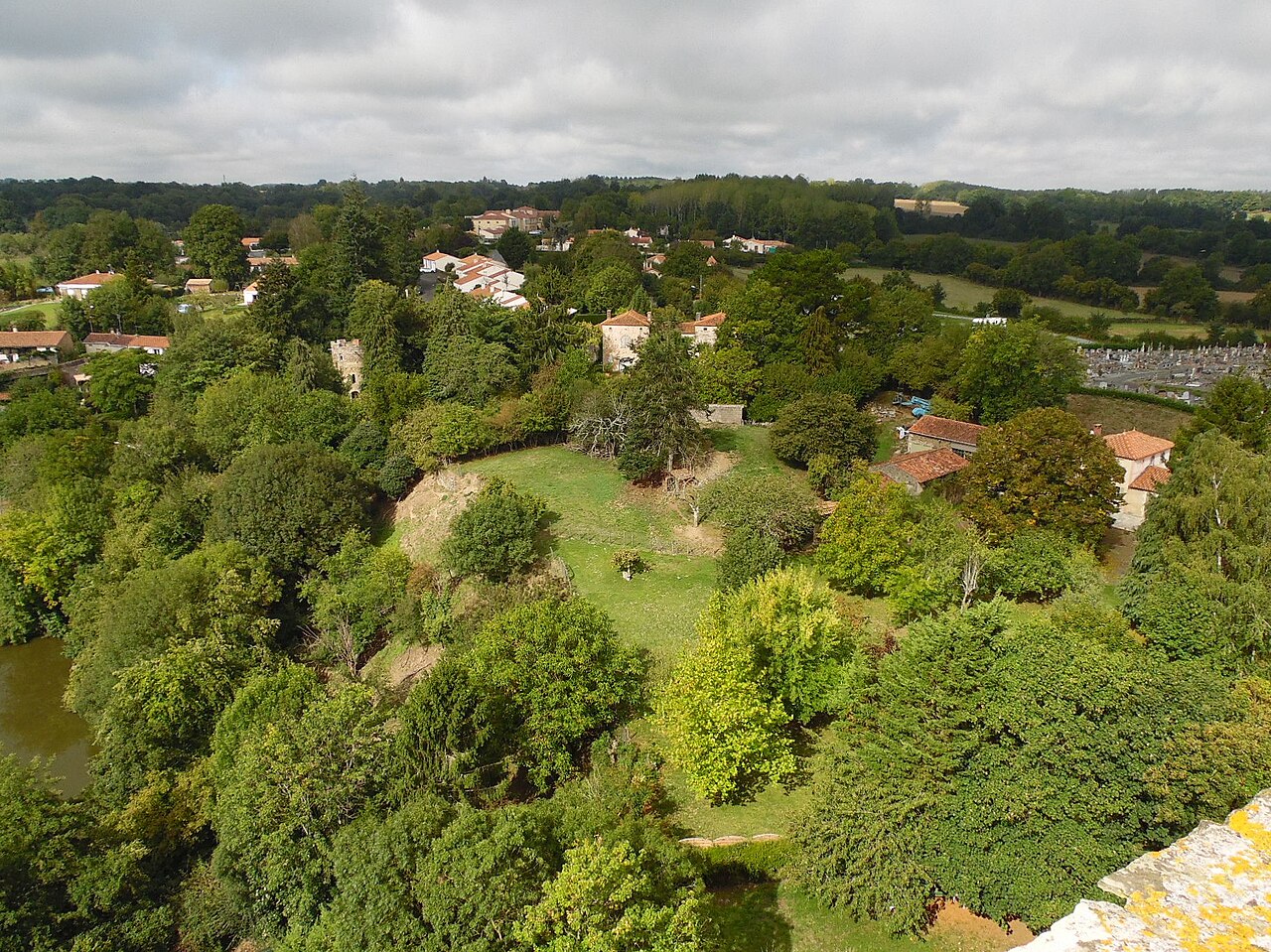 Photo 2 — Vouvant, Vendée (85120)