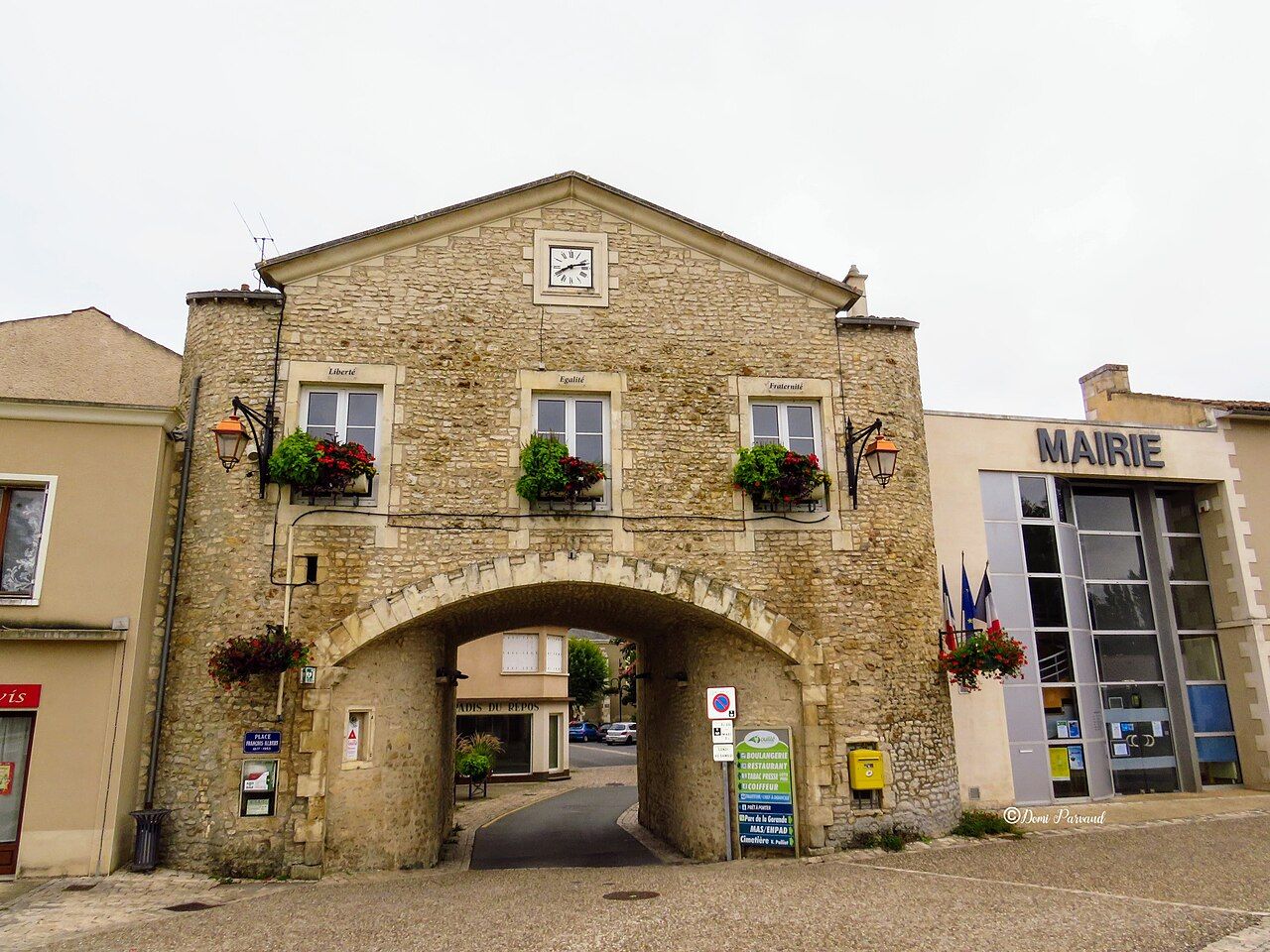 Photo 2 — Vouillé, Vienne (86190)