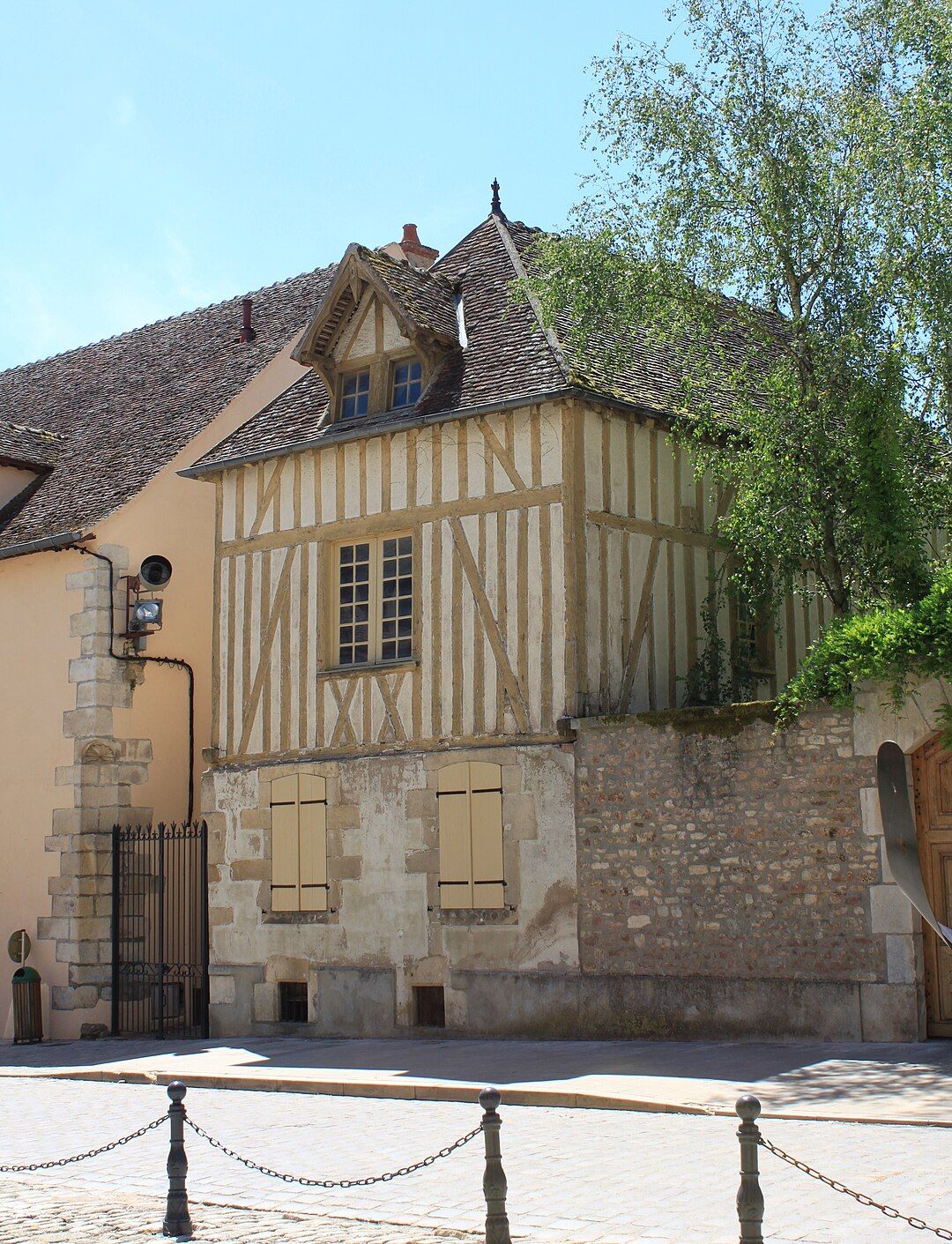Photo 2 — Avallon, Yonne (89200)