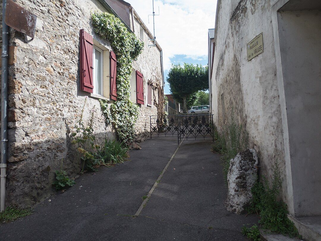 Photo 1 — Ormoy, Essonne (91540)