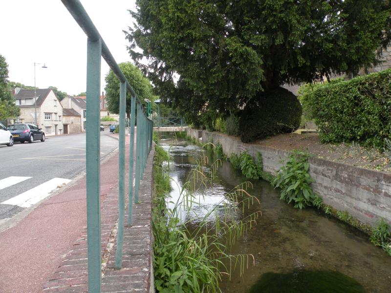 Mours